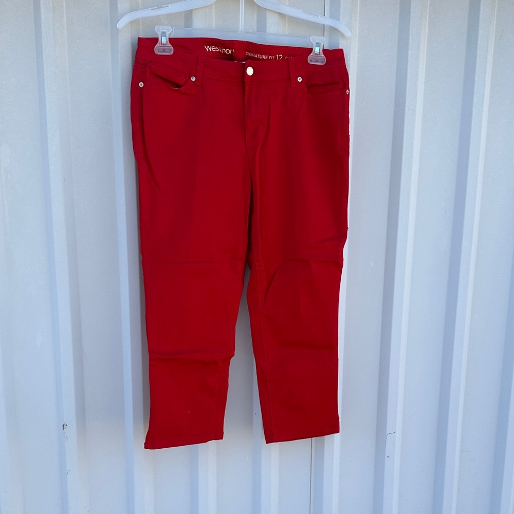 Westport Signature Fit Red Capri Jeans